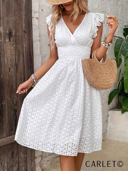 Robe avec encolure croisée et taille ajustée