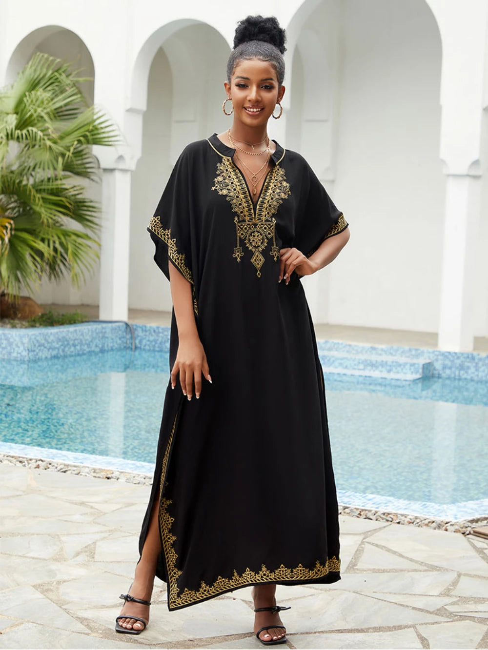 Robe caftan brodée à col en V – Famsineparis